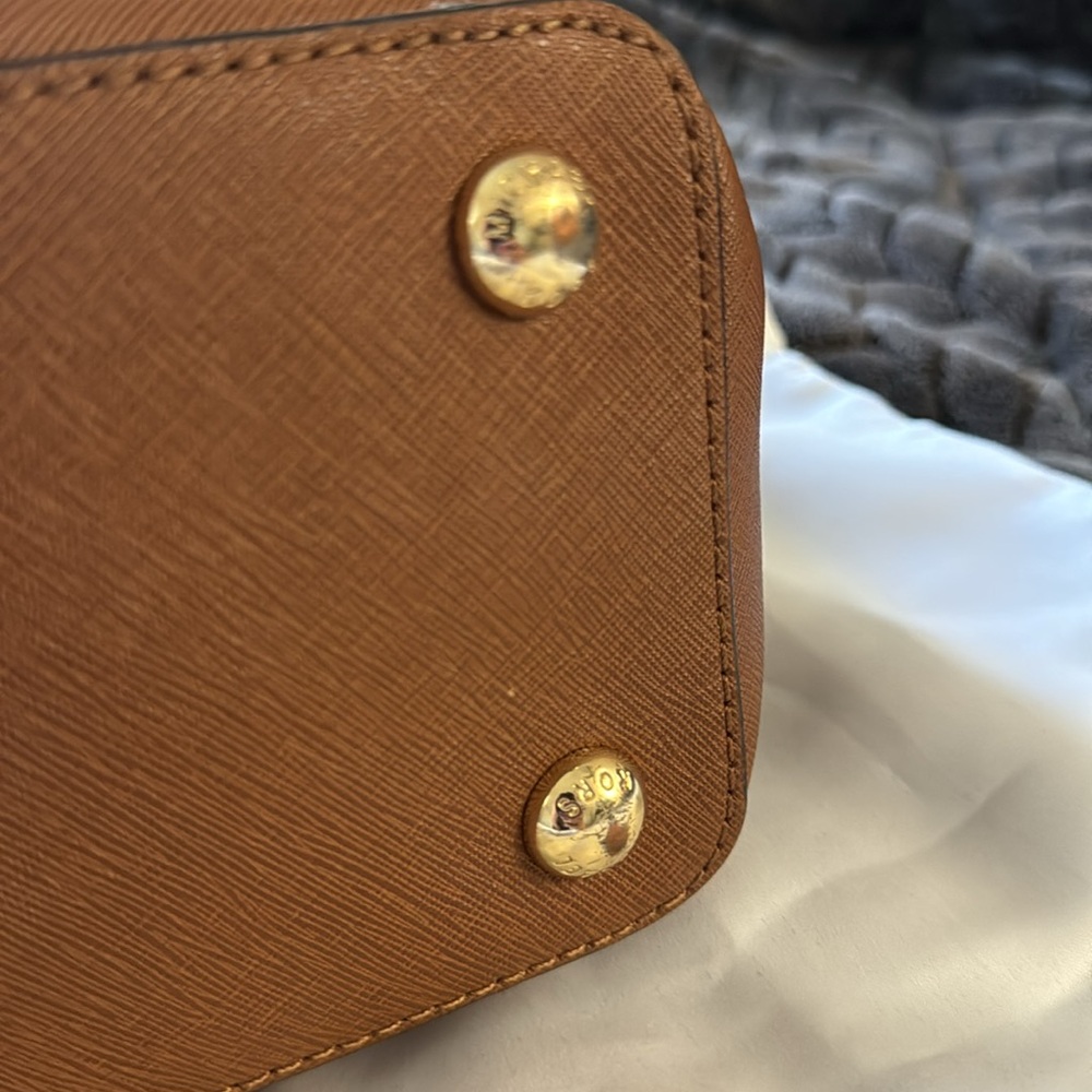 Michael Kors Tan large Tote Pocketbook - Picture 5 of 8
